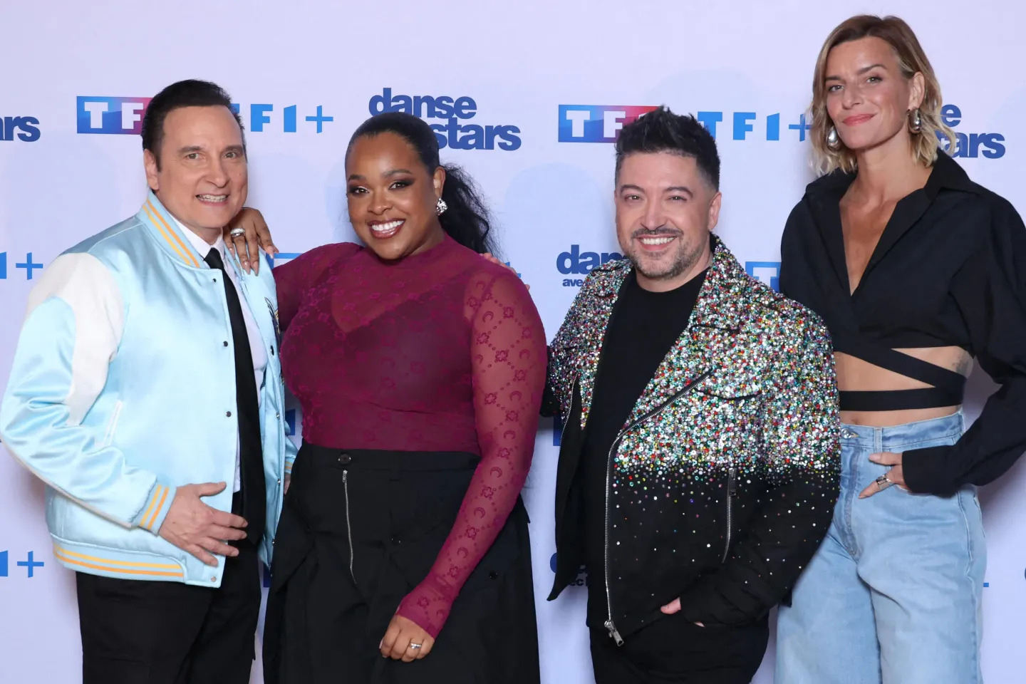 Cast-jury.jpg (300 KB)